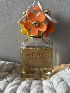 Marc Jacobs Daisy Ever So Fresh - Orange, Yellow & White Floral Cap 75ml bottle